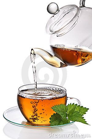 Tea poured into glass tea cup Green Tea Diet, Echinacea Tea, Tea Health, Lipton Tea, Perfect Cup Of Tea, Well Read, Medical Studies, Glass Teapot, Sugar Detox