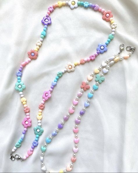 Pastel Jewelry, Pastel Necklace, Flowers Beads, Beaded Designs, Jewelry Making Business, Oc Stuff, Pastel Beads, Necklace Cute, Cute Diy