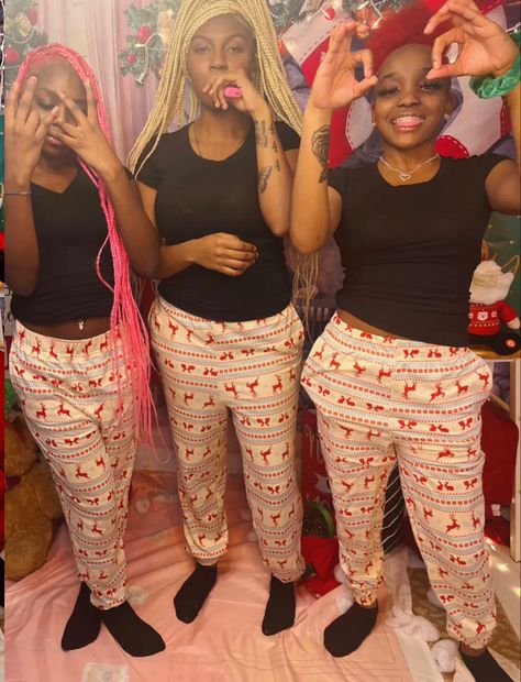 Trio Matching Pajamas, Matching Christmas Pajamas Friends, Matching Pjs Friends Christmas, Best Friend Matching Christmas Pjs, Matching Pajamas Friends Sleepover, Xmas Widgets, Trio Outfits, Makeup 2000s, Y2k Cybercore