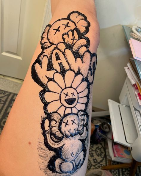 I did my BIG ONE with this one! 😍😍😍 #kaws #henna #hemnanation215 #hennartist #hennaphilly #phillyhenna #fyp #fypviral #viral #hennaviral @kaws Kaws Henna, Kaws Drawing, Hena Designs, Cute Henna Tattoos, Henna Style Tattoos, Henna Inspired Tattoos, Cute Henna, Henna Style, Skeleton Hand Tattoo