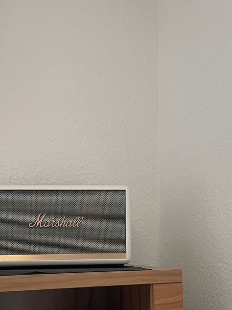 Marshall Speaker Aesthetic, Aesthetic Collection, Music Aesthetic, Cute Couple Images, Marshall Speaker, Couple Images, White Aesthetic, Aesthetic Room, Mood Boards