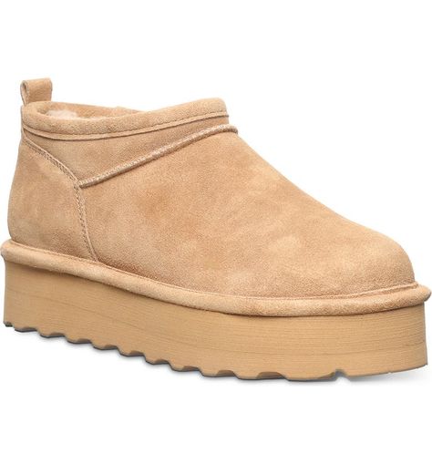 Short Uggs Boots Outfit, Coquette School, Platform Boots Women, Throw It Back, Womens Suede Boots, Gifts Wrapping, Wishlist 2024, Fall 24, Ankle Heels