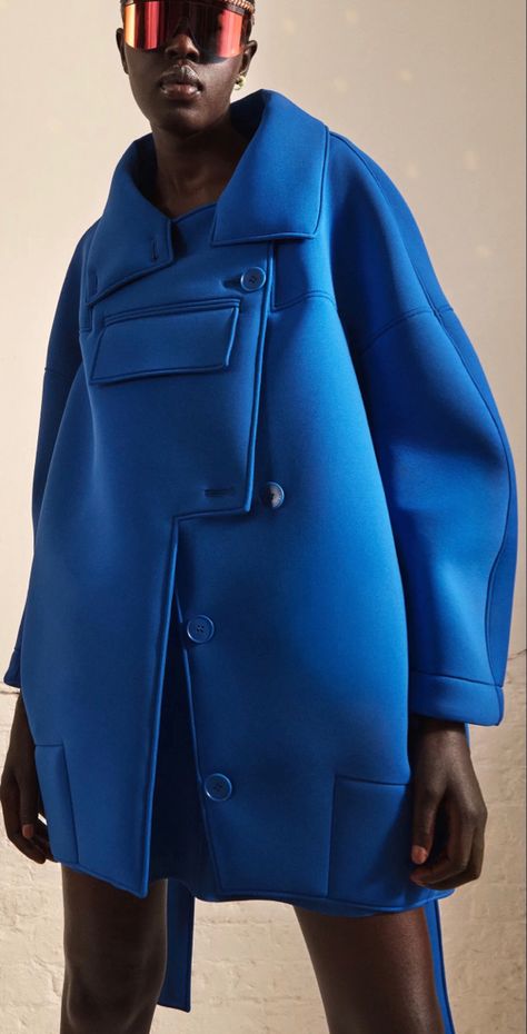 Men Coats, Mode Kimono, Moda Chic, Mode Inspiration, Bright Color, Stella Mccartney, Fashion News, High Fashion, Winter Fashion