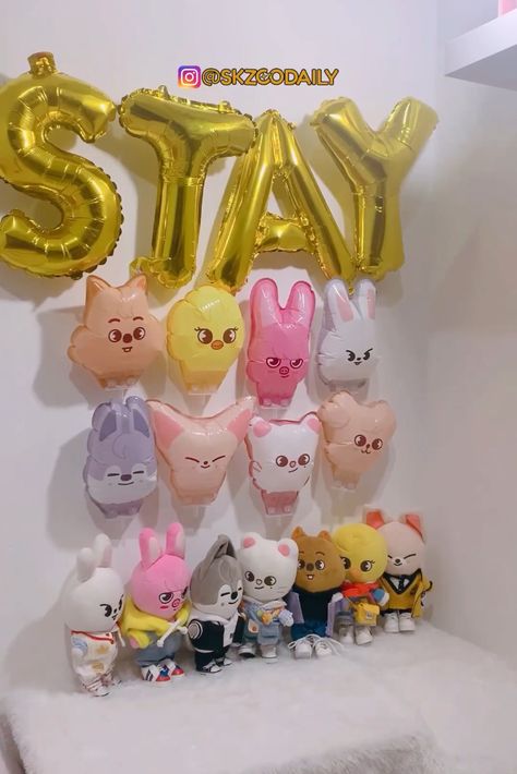 Puppym Skzoo Seungmin Cake, Stray Kids Themed Birthday Party, Straykids Cake Birthday Ideas, Skzoo Birthday Cake, Skz Birthday Party Ideas, Skzoo Group Photo, Stray Kids Birthday Party Ideas, Skzoo Cake, Kpop Birthday