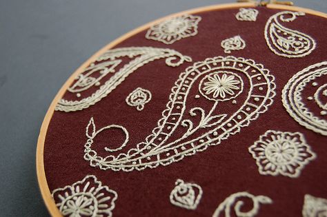 paisley Paisley Embroidery, Embroidery Crafts, Embroidery Transfers, Learn Embroidery, Brazilian Embroidery, 자수 디자인, Hand Embroidery Pattern, Crewel Embroidery, Vintage Embroidery