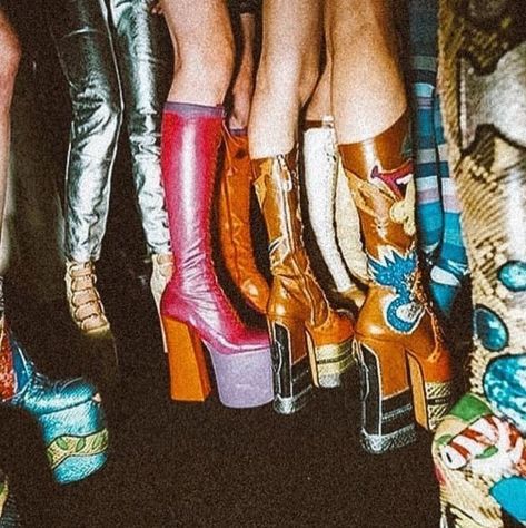 I love the angle of this shot of just the boots, and it looks like an actual ad that Gucci would use for a magazine shot or something. It looks like the models are waiting backstage at a fashion show to walk the runway or they're at a club just standing around mingling. It would be a cool smaller eye level window display. These 70s Platform Shoes, 70s Boots, 70s Mode, 70s Shoes, 60s Aesthetic, Patti Hansen, Disco Fashion, 70s Inspired Fashion, Lauren Hutton