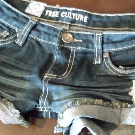 Nwt Free Culture Low Rise Dark Wash Denim Shorts Size 5 Hollister Low Rise Shorts, Low Rise Jeans Aesthetic, Thrifty Outfits, Low Waisted Shorts, Low Waist Shorts, Ultra Low Rise Jeans, Oc Clothes, Hollister Clothes, Low Rise Jean Shorts