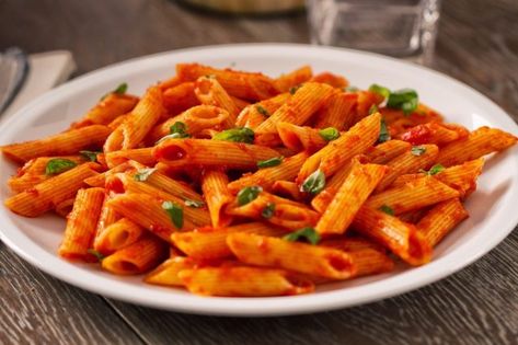 Penne al sugo di pomodoro: la ricetta semplice per un primo piatto gustoso Pasta Recipes For Kids, Pasta Pomodoro, Pasta Penne, Pasta Fatta In Casa, Making Pasta, Tomato Sauce Recipe, Homemade Marinara, Homemade Tomato Sauce, Perfect Pasta