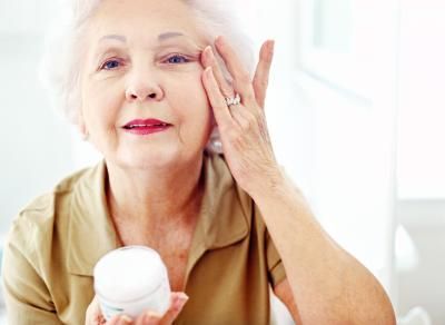 Preparation H for Wrinkles!!! My mother in laws secret remedy... Home Remedies For Wrinkles, Preparation H, Herzogin Von Cambridge, Face Cream For Wrinkles, Skin Renewal, Beauty Remedies, Homemade Face Masks, Skin Remedies, Anti Wrinkle Cream