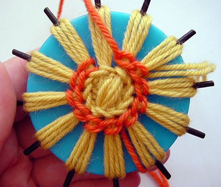 DIY | Do-It-Yourself | Kids | Crafts | Ideas | Inspiration | Homemade | Recipes | Tips | Tricks | flower loom how to Loom Flowers, Flower Loom, Loom Crochet, Round Loom, Spool Knitting, Knifty Knitter, Teneriffe, Loom Craft, Loom Knitting Projects