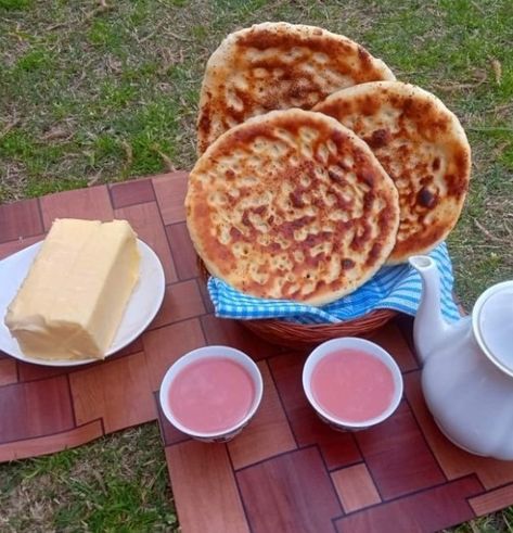 7 Easy Kashmiri Roti Recipes That You Can Try At Home – Dial Kashmir Kashmiri Food Recipes, Kashmiri Breakfast, Kashmiri Aesthetic, Kashmiri Culture, Kashmiri Food, Kashmir Beauty, Kashmiri Cuisine, Kashmiri Recipes, Kulcha Recipe