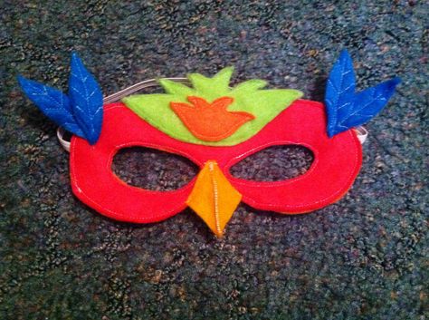 Parrot mask for dress up. All felt. I used a free online plain mask pattern found through a Google image search and embellished it. Parrot Mask Diy, Elmer Elephant, Parrot Mask, Eagle Costume, Johnny Be Good, Parrot Costume, Animal Dress, Animal Dress Up, Bird Costume