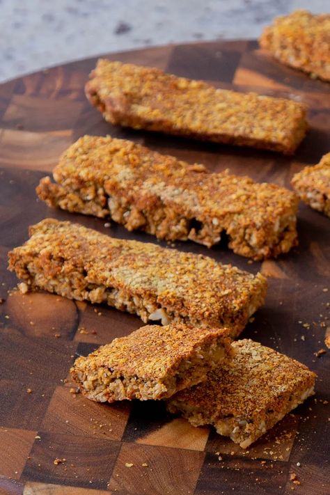 Hearty, satisfying savory granola bars packed with non-dairy Dorito-style spices are a healthy snack! They almost have the texture of shortbread cookies with lots of nacho cheesy flavor. Savory Granola Bars, Savory Bars, Savory Granola, Vegan Richa, Beach Food, Special Diet, Oat Bars, Breakfast Bowl, Vegan Appetizers