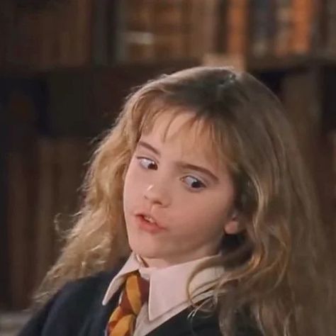 Hermione Meme, Emma Watson Meme, Hermione Granger Funny, Hery Potter, Dress Drawing, Hermione Granger, Emma Watson, Hermione, Dumb And Dumber