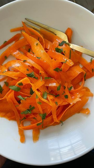 Carrot Ribbon Salad, Carrot Ribbons, Ribbon Salad, Carrot Benefits, Eating Carrots, Kawaii Cooking, Carrot Salad, Clean Cooking, Boost Your Immune System