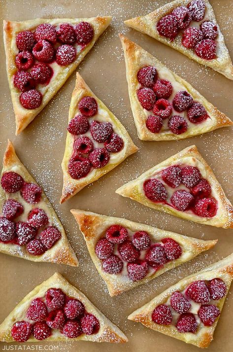 Raspberry Cream Cheese Danish - Just a Taste Raspberry Cream Cheese Danish, Pastry Christmas, Cream Cheese Danish Recipe, Cream Cheese Puff Pastry, Cheese Danish Recipe, Raspberry Cream Cheese, Puff Pastry Desserts, Cream Cheese Danish, Mapo Tofu