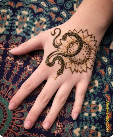 Winter Henna Design, Henna Designs Snake, Snake Henna Tattoo, Snake Henna, Henna Ideas, Henna Tattoo Designs, Henna Design, Henna Tattoo, Art Stuff