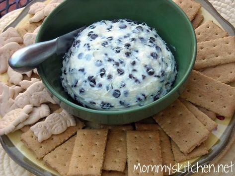 Chocolate Chip Cheese Ball Chocolate Chip Cheeseball, Chocolate Chip Cheese Ball, Cheese Ball Recipes, Cheese Balls, Tasty Kitchen, Yummy Sweets, Cheese Ball, Family Friendly Meals, Everyday Food