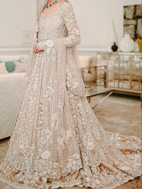 Valima Bride, Nikkah Bride, Nikah Outfit, Nikah Dress, Walima Dress, Desi Wedding Dresses, Nikkah Dress, Wedding Lehenga Designs, Asian Wedding Dress