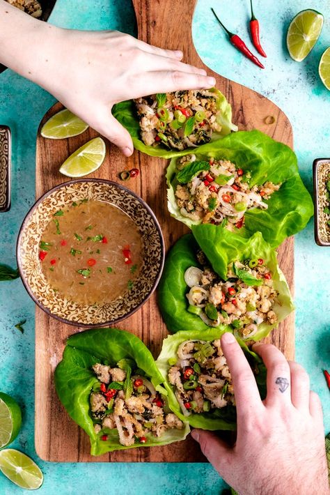 Larb Gai, Thai Chicken Lettuce Wraps, Restaurant Appetizers, Meat Salad, Thailand Food, Chicken Lettuce Wraps, Thai Chicken, Curry Chicken Recipes, Chinese Dishes