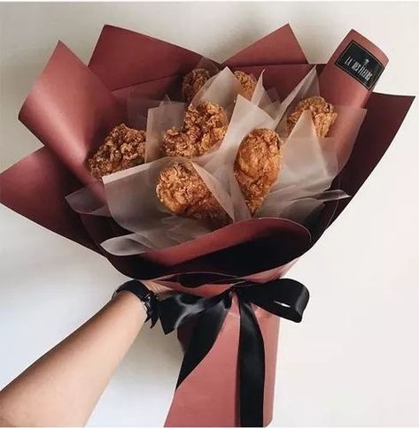 Kfc Bouquet, Wing Bouquet, Chicken Bouquet, Friendship Flower, Food Bouquet, Tiny Cooking, Edible Bouquets, Diy Bouquet Wrap, 39th Birthday