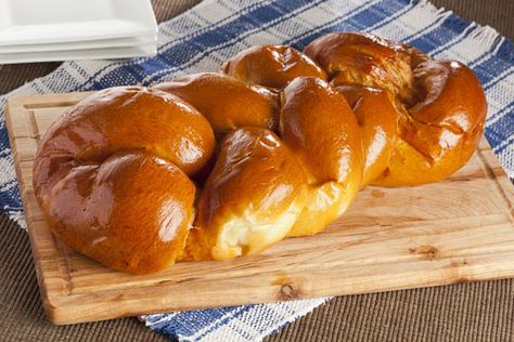 Challah-post Jewish Sabbath, Challah Recipe, Holiday Bread, Braided Bread, Measuring Ingredients, Challah Bread, Whole Eggs, Challah, Feeding A Crowd