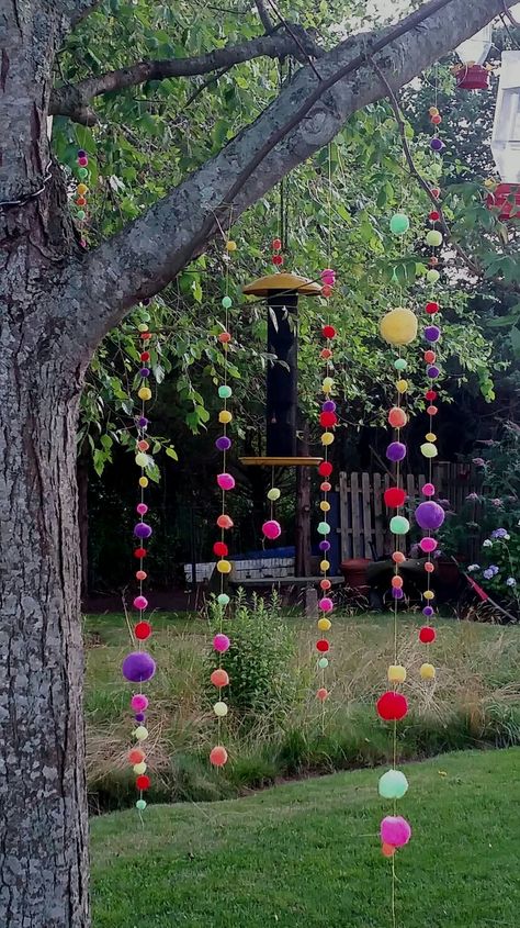 Outdoor Festival Decorations, Outdoor Festival Decor, Festival Decorations Outdoor, Diy Festival Decorations, Backyard Festival, Spring Festival Ideas, Tree Decorations Outdoor, Outfit Festa, Festival Garden Party