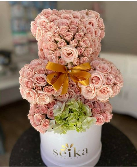 Bear Flower Arrangement, Small Arrangements, Bouquets Ideas, Basket Garden, San Valentine, Box Flowers, Floral Business, Box Gifts, Flower Arrangements Diy