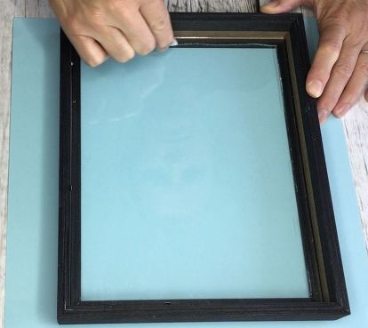 You know that shadow box frames are a great way to preserve a special memory. Here's such an easy way to make your special memories unique.We want to help you DIY, so some of the materials in this post are linked to sellers. Just so you know, Hometalk may collect a small share of sales from the links on this page. Materials I used for this project: Shadow Box Frame Glass Paint Scrapbook Paper Begin by removing everything from the frame except for the glass. Using a wax crayo… Picture Frame Crafts, Diy Shadow Box, Hanging Ideas, Old Picture Frames, Behind The Glass, Wax Crayons, Crafts Videos, Old Frames, 10 Frame