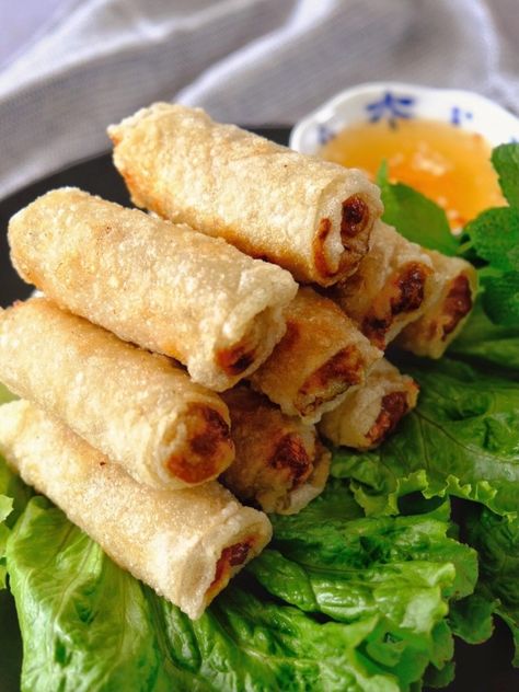 Mini Spring Rolls, Vietnamese Fried Spring Rolls, Vietnamese Egg Rolls, Fried Spring Rolls, Spring Roll Recipe, Rice Vermicelli, Egg Roll Recipes, Vietnamese Recipes, Indonesian Food