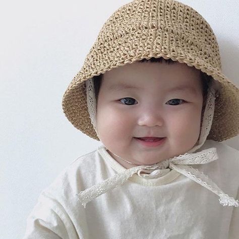 Baby Port, Baby Summer Hat, Crochet Summer Hats, Crochet Sun Hat, Cute Asian Babies, Korean Babies, Baby Sun Hat, Baby Boy Photos, Paper Hat