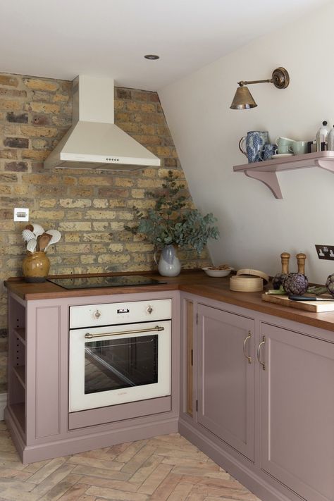 Kitchen Ideas Colorful, Eclectic Kitchen Ideas, Pink Cabinets, Kitchen Renovation Inspiration, Flat In London, Eclectic Kitchen, Victorian Terrace, Kitchen Dinning, Pink Kitchen