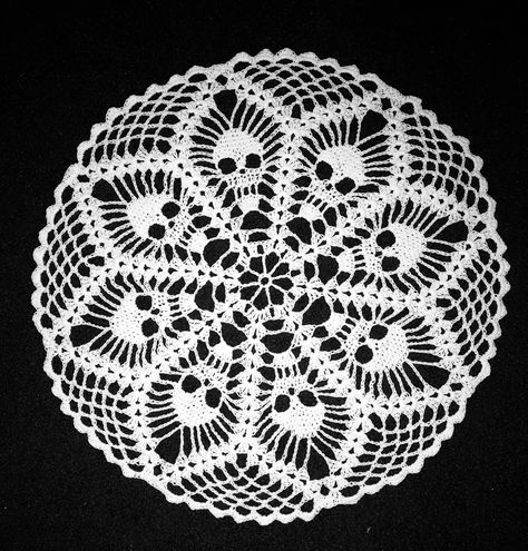 Halloween Doilies Crochet Patterns Free, Skull Doily, Halloween Doily, Fillet Crochet Patterns, Finger Crochet, Crochet Lace Shawl, Crochet Lace Doily, Coiled Fabric Basket, Free Crochet Doily Patterns