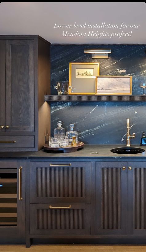 Wet Bar Off Kitchen, Side Bar In Kitchen, Dining Room With Dry Bar, Masculine Wet Bar, Moody Bar Room, Home Bar Layout, Kitchen Wet Bar Ideas, Small Bar Room, Black Wet Bar