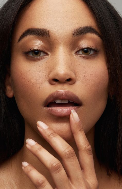 HS. Pose. Face. Freckles. Nails. MK Colors. Dark Freckles, Face Freckles, Beautiful Freckles, Eyebrow Makeup Tips, Pretty Faces, Eyebrow Makeup, Pretty Face, Dark Aesthetic, Selena Gomez