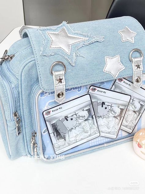 #aesthetic #bag #blue Blue Backpack Aesthetic, Cute Icon Wallpaper, Camp Clothes, Backpack Ideas, Aesthetic Bag, Future Bedroom, Wallpaper Soft, Aesthetic Backpack, Aesthetic Bags