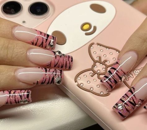 Pink Zebra Nails, Zebra Nail Designs, Kitty Paws, Zebra Nails, Black Acrylic Nails, Punk Nails, Goth Nails, Really Cute Nails, Cat Nails