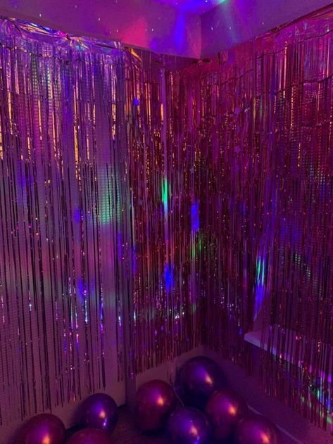 Euphoric Party Decorations, Pink Glow Party, 16 Bday Aesthetic, Neon Pink Birthday Party, Bday Party Theme Ideas, House Party Aesthetic Ideas, Euphoria Birthday Party Ideas, Euphoria Bday Party, Pink Birthday Party Aesthetic