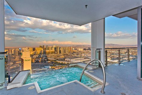 Palms Place Penthouse 57 floor pool - vacation rental in Las Vegas, Nevada. View more: #LasVegasNevadaVacationRentals Las Vegas Penthouse, Dream Penthouse, Penthouse Aesthetic, Las Vegas Luxury, Las Vegas Vacation, Las Vegas Homes, Luxury Penthouse, Vegas Vacation, Vegas Hotel