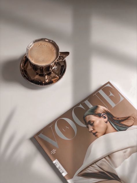 #vogue #coffee #flatlay #aesthetic #inspiration #instagram Neutral Instagram Aesthetic, Content Inspo Instagram, Aesthetic Content Instagram, Ugc Creator Aesthetic, Flatlay Aesthetic, Aesthetic Flatlay, Boutique Aesthetic, Coffee Flatlay, Cosy Aesthetic