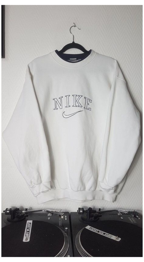 7949e456002b28988d38185bd30e77fddesc35248372ri Cool Nike Sweatshirts, Aesthetic Clothes Nike, Nike Retro Hoodie, Vintage Nike Crew Neck, Nike Clothing Aesthetic, Nike 90s Vintage Outfit, Nike Women Hoodie, Nike Crewnecks For Women, Vintage Nike Sweaters