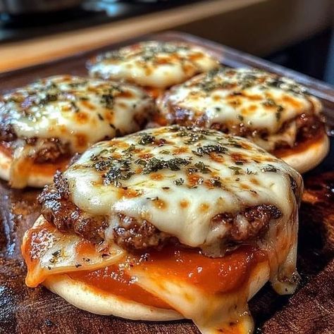 AIR FRYER RECIPES FOR BEGINNERS | Old School Pizza Burgers😍😋 | Facebook Old School Pizza, Pizza Burgers Recipe, Low Carb Cheeseburger Casserole, School Pizza, Bacon Cheeseburger Casserole, Sausage Ingredients, Cheese Stuffed Chicken Breast, Stanley Tucci, Pizza Burgers