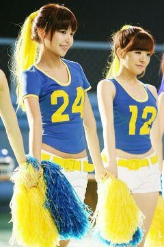 Sooyoung and Sunny Snsd Oh Outfit, Snsd Oh, Sunny Snsd, Sooyoung Snsd, Soo Young, Taeyeon Jessica, Full Outfits, Cheerleader Costume, Brown Eyed Girls