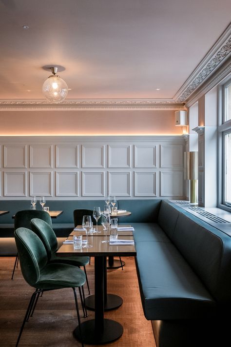 Allbright opens Mayfair club with all-female art on the walls Luxury Bar Design, Modern Restaurant Design, Classic Restaurant, Neoclassical Interior, Interior Luxury, Luxury Bar, Modern Restaurant, Bar Interior, Cafe Interior Design