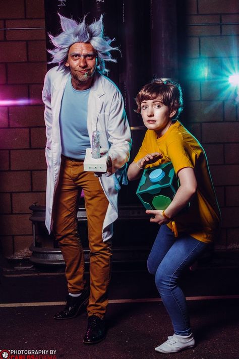 Duo Cosplay Ideas, Rick And Morty Cosplay, Matching Cosplay, Funny Rick And Morty, Rick And Morty Costume, Morty Costume, Kiss Costume, Epic Costumes, Cosplay Style