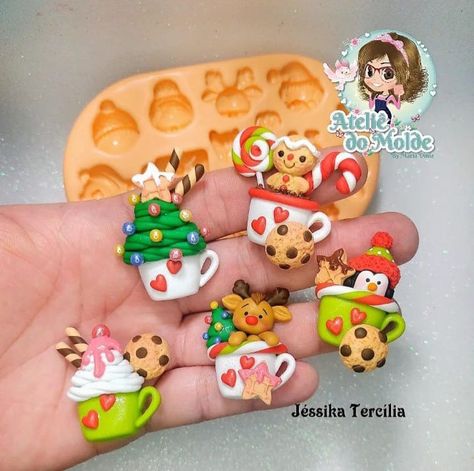 Porcelain Christmas Ornaments, Gingerbread Decorations, Polymer Clay Figures, Christmas Tree Decorations Diy, Felt Halloween, Christmas Clay, Polymer Clay Christmas, Polymer Clay Diy, Cute Polymer Clay