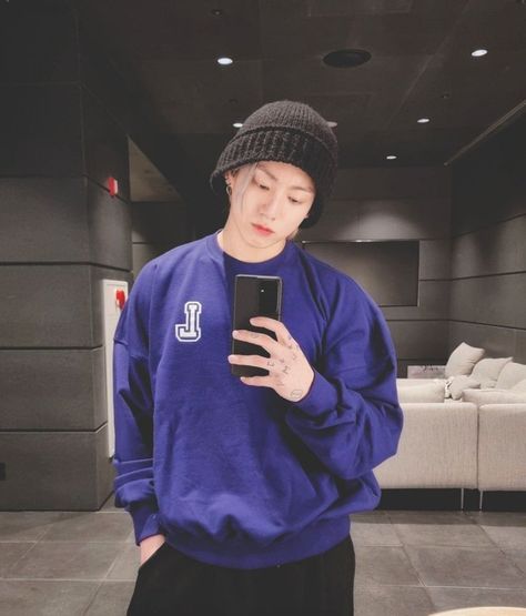 Jungkook Mirror Selfie, Bts Jungkook, Mirror Selfie, Bts, Mirror, Instagram Photo, On Twitter, Twitter, On Instagram