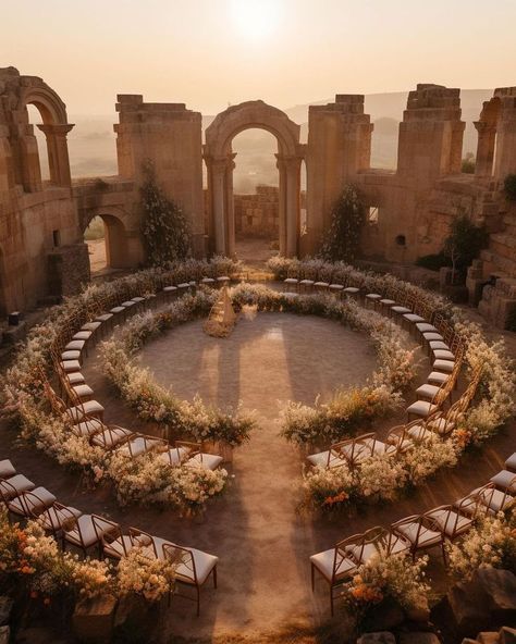 Wedding Ceremony Circle, Ceremony Circle, Circular Ceremony, Wedding Ceremony Setup, Mediterranean Wedding, Dream Wedding Decorations, Tuscan Wedding, Wedding Money, Wedding Entrance