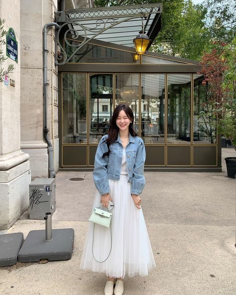 Soft Romantic Style Outfit, Outfit Casual Korea, Korea Spring Fashion, Spring Outfits Korea, Soft Feminine Outfits, Feminine Outfits, Korean Outfit Street Styles, Elegant Outfit Classy, Winter Fashion Outfits Casual