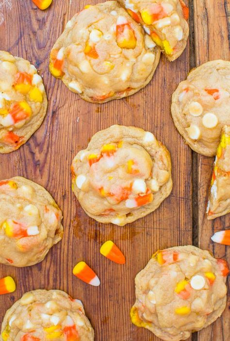 candy corn cookies.. I'm so making these, but only once a year! Corn Cookies, Candy Corn Cookies, White Chocolate Candy, Sale Ideas, Yummy Dessert, Bar Cookies, Fun Easy Recipes, Candy Cookies, Köstliche Desserts